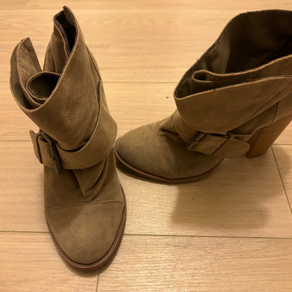 Cute booties barely worn. In excellent condition